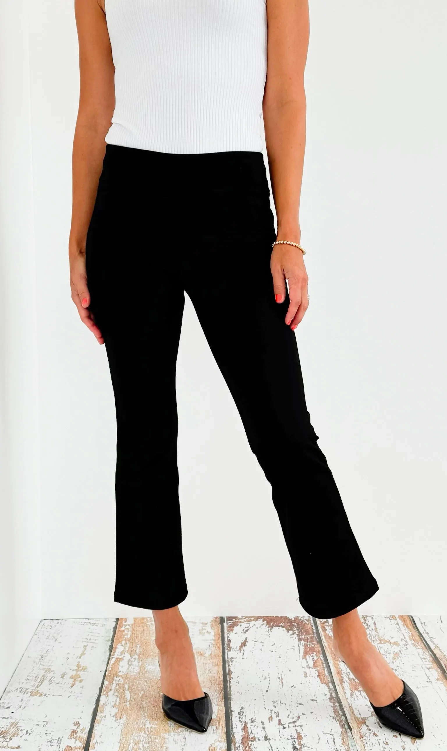 Cropped Capri Flair Pant - Black