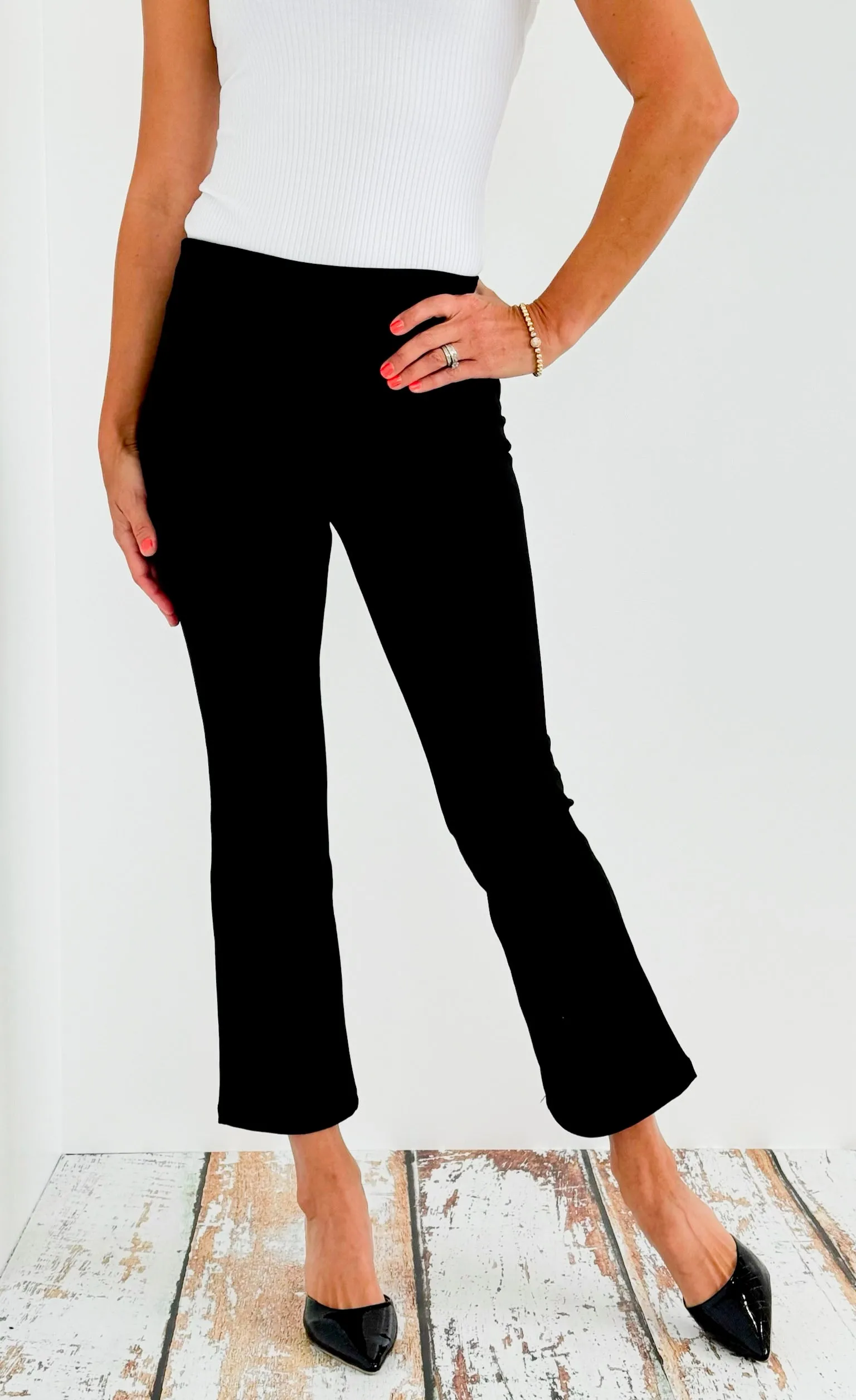 Cropped Capri Flair Pant - Black